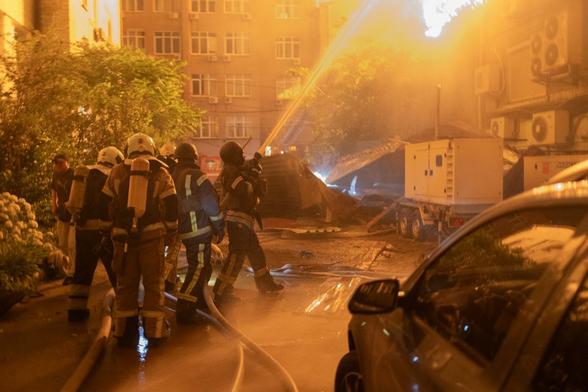 KYIV POST: Two Killed, Six Wounded After Russian Ballistic Missiles Strike Kyiv Overnight Russian ballistic missiles targeted Kyiv overnight into July 16, striking warehouse and administrative buildings in the Darnytskyi and Sviatoshynskyi districts. Two people were killed, while at least five others were injured, including a teenager. #Ukraine