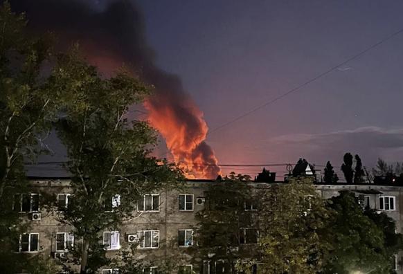 KYIV POST: Fire Erupts at Russias Strategic Engels Air Base After Large-Scale Drone Strike Drones targeted Russias Saratov Oblast overnight, with explosions reported across Saratov and Engels. Russian outlet Astra said footage confirmed a fire at the Engels-2 strategic bomber base, though the extent of the damage remains unclear. #World #Europe