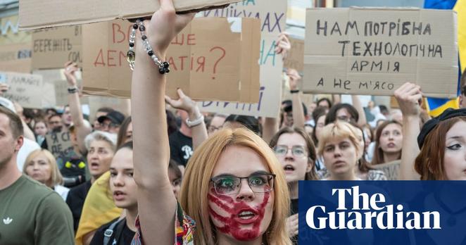 Why Ukrainians are protesting against Zelenskyys dismissal of defence minister – video #UkraineWhy Ukrainians are protesting ...