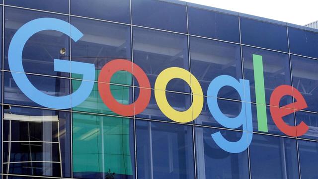 Today: LUe multa Google per 890 milioni: abuso di posizione dominante nella ricerca e su Play StoreLa Commissione europea torna a colpire Google. Bruxelles ha inflitto al colosso di Mountain View due multe per un totale di 890 milioni di euro per violazioni del Digital Markets Act (Dma), la normativa europea pensata per limitare gli abusi di posizione dominante delle grandi piattaforme...The EU fines Google €890 million: abuse of dominant position in search and on the Play Store.The European Commission is striking Google again. Brussels has imposed two fines on the Mountain View giant totaling €890 million for violations of the Digital Markets Act (DMA), the European regulation designed to curb the abuses of dominant market positions by large platforms…#Brussels #MountainView #European 