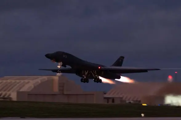 Iran strikes three American soldiers dead as Gulf war expandsThirteen consecutive nights of US strikes, three soldiers killed in Jordan, and Irans Houthi proxy preparing to close the Red Sea. The Gulf is no longer a slow boil. Plus: Indias $152 billion chip bet and what it means for the China race. #Geopolitics #News