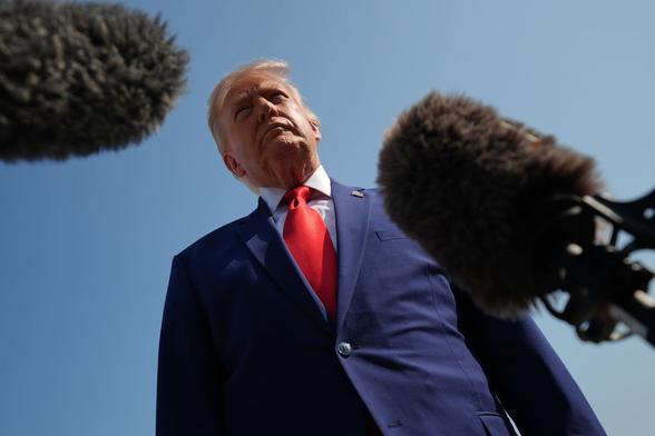 US-Iran tensions escalate amid military actions and casualties📰 Original title: Iran-US war latest: American missiles strike targets across Iran as Trump vows major military punishment🤖 IA: Its clickbait ⚠️👥 Users: Its clickbait ⚠️View full AI summary #iranusconflict #militaryaction #geopolit...