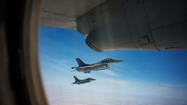 ⚡ NEWSRomania shoots down Russian-linked dronesA Romanian fighter jet shot down a drone entering the countrys airspace for the third consecutive day. Authorities identified the first drone as a Shahed model used by Russia in Ukraine, raising concerns about regional security and potential escalation.📰  #Russia #EU #Geopolitics #GeoWire