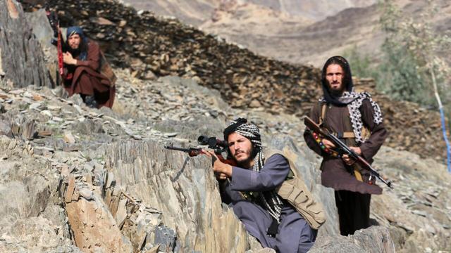 ⚡ NEWSDeadly attack on Pakistan checkpoint leaves 15 dead as militant violence surgesA deadly assault on a checkpoint in Pakistans Khyber Pakhtunkhwa province killed 15 people. Authorities attribute the surge in militant violence to groups operating from neighboring Afghanistan, following a previous clash in the volatile...📰  #Geopolitics #GeoWire