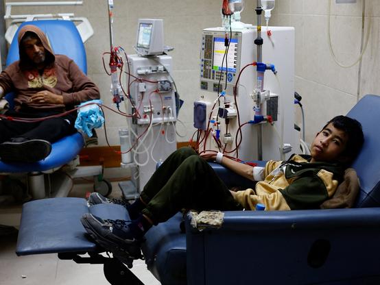 🟠 UPDATEIsraeli strikes displace families in Gaza CityGazas health system is collapsing, leaving dialysis patients, amputees, and trauma survivors without vital care due to war and shortages.📰  #Geopolitics #GeoWire