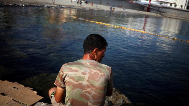 Spain installs a floating barrier in Ceuta after a migration influx.Spanish authorities said Saturday that they were installing a floating barrier on the sea border between its North African territory of Ceuta and neighbouring Morocco after a surge of tens of thousands of migrants into the territory earlier in the week prompted alarm across the European Union. #Spain #Migration #Borders #EU