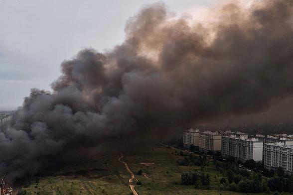 At least 15 people were killed and 51 injured in a massive Russian overnight attack on Kyiv and the surrounding region. Fourteen deaths were reported in Kyiv region and one in the capital. Fires and destruction hit warehouses, logistics centers and businesses across several districts.  #Ukraine #Kyiv #Russia #RussianAttack