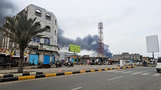 ⚡ NEWSHouthi Strike on Mocha Port Threatens Red Sea ShippingIran-backed Houthi rebels attacked the government-held port of Mocha on Yemens Red Sea coast. The strike escalates fears regarding strategic shipping route security and signals a potential resurgence of civil war in the region.📰 #Military #Shipping #Geopolitics #GeoWire