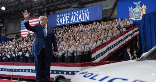 🟠 UPDATEUAE Accuses Iran of Attacking Vessel in Strait of HormuzPresident Trump defends his stance on Iran-related military actions despite rising domestic fuel costs, stating he will never apologize for the policy.📰  #USA #Hormuz #Geopolitics #GeoWire