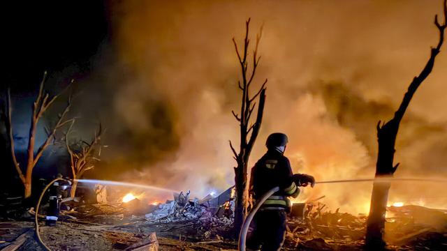 Primo piano ANSA - ANSA.it: Due morti a Kiev e Zaporizhzhia nei raid russi di stanotte sullUcrainaSegnalato un incendio in un magazzinoTwo dead in Kyiv and Zaporizhzhia after Russian raids on Ukraine tonight.Fire reported at a warehouse.#Zaporizhzhia #Russian #Ukraine 