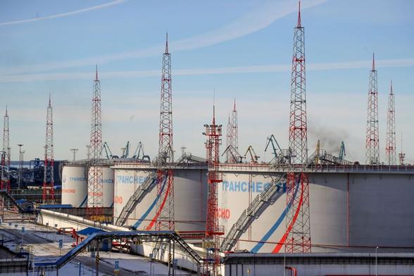 KYIV INDEPENDENT: Ukrainian drones damage Russias Ust-Luga port, governor says A Ukrainian drone attack damaged the Russian Baltic Sea port of Ust-Luga in Leningrad Oblast early on Sept. 1, regional Governor Alexander Drozdenko said. #Ukraine