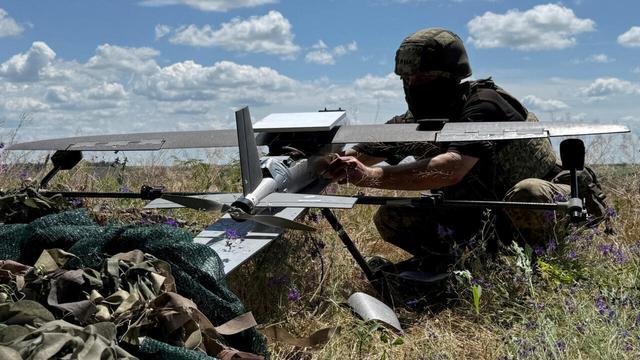 ⚡ NEWSZelensky Warns Airlines Russian Airspace Unsafe Due to DronesUkrainian President Volodymyr Zelensky warned that Russian airspace remains unsafe for international airlines due to ongoing drone operations. The statement, aimed at carriers from the Middle East, Asia, and China, was condemned by Vladimir Putin as state terrorism and...📰 #Diplomacy #Military #Geopolitics #GeoWire