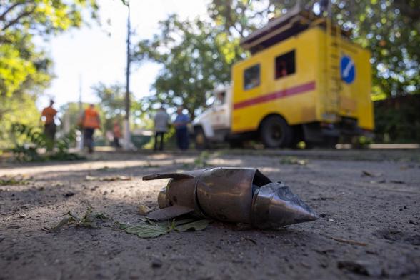 KYIV POST: Russia Turns Back to US Chips in Kinzhal Missiles After Trying to Replace Them With Domestic Parts Russia replaced US-made processors in Kinzhal missiles with domestic chips in 2023, but newer missiles again use American processors. Vlasyuk says foreign electronics remain critical to Russias weapons industry, with components made in 2025 and 2026 still appearing in Russian systems. #World #Ukraine