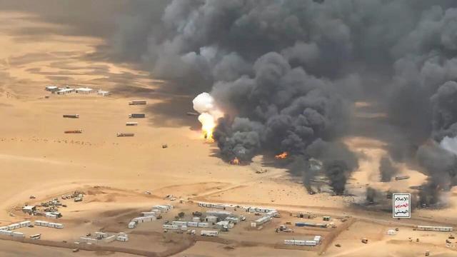 🔴 BREAKINGHouthi Rebels Seize Mocha Port in YemenIran-backed Houthi rebels captured the strategic Red Sea port city of Mocha from Saudi-backed government forces. The offensive intensified after Houthi attacks on Saudi territory wounded dozens, prompting Riyadh to launch dozens of airstrikes in retaliation over a 24-hour period.📰 #SaudiArabia #Military #Geopolitics #GeoWire