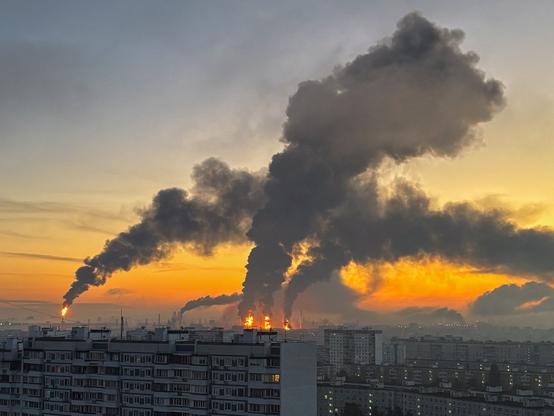 🟠 UPDATEUkrainian Drone Attack on Moscow RegionMoscow mayor reports intercepting 1,600 drones during the attack. The incident is described as unprecedented and Russia accuses Ukraine of election interference.📰  #Military #Geopolitics #GeoWire