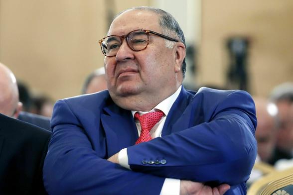 Zwei russische Oligarchen werden von der EU-Sanktionsliste gestrichen. Dafür wird ein französischer Gefangener in Aserbaidschan begnadigt.