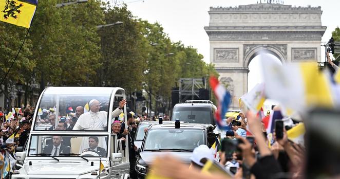 [lalibre] Léon XIV acclamé par une marée humaine sur les Champs-Elysées avant la messe géante  #Europe 