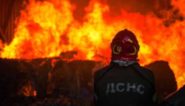 📰 Drone strike sparks fire at warehouse in Kyiv🔗 #RussianInvasion #RussianWar #Ukraine