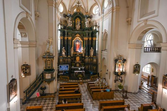 KYIV INDEPENDENT: Priest injured in Polish monastery attack urges public not to blame Ukrainians The priest recalled that Ukrainians came to the monastery following the beginning of Russias full-scale invasion in 2022 and received support from local residents. He urged the community to continue showing that support. #Ukraine