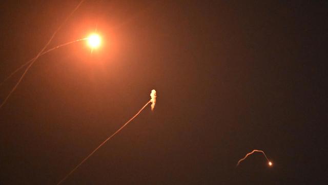 🔴 BREAKINGRussian Strikes on Kyiv Kill Civilians and Disrupt Polish AirportsRussia launched new strikes on Kyiv, killing at least three people including a child and wounding others. The attacks caused temporary closures of two Polish airports, Lublin and Rzeszow, due to military aviation activity, highlighting the regional...📰 #Military #Geopolitics #GeoWire