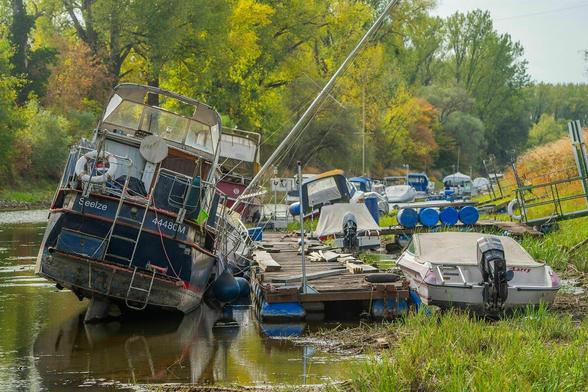 Umweltminister Schneider spricht sich für einen neuen Umgang mit Wasser aus. Entsprechende Gesetze setzt er in Berlin und Brüssel bisher nicht durch. 