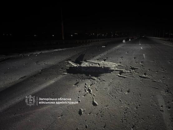 π·πΊ πΊπ¦ A Russian drone struck one of the bridges over the Dnipro River in Zaporizhzhia during an overnight attack on Oct. 6. #ukraine