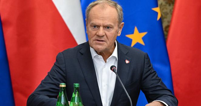 Polish authorities are increasing security for Prime Minister Donald Tusk and Defense Minister Władysław Kosiniak-Kamysz following intelligence of a possible attack. Security agencies will hold an emergency meeting to coordinate measures. #Russia #EU #Poland