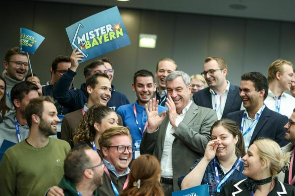 Zwischen Kanzlercasting und wiederentdeckter Angst vor Links sucht die Junge Union nach der Zukunft ihrer "neuen" Mitte. Rot-Grün-Rot in Berlin soll geächtet werden.