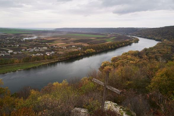 KYIV INDEPENDENT: Moldova denies sending protest note to Ukraine over border guards' Dniester crossing The two Ukrainian border guards had entered Moldova in a motorboat on Oct. 15 while attempting to detain a Ukrainian man crossing the Dniester River near Holosnita, along the Vinnytsia Oblast border. #Ukraine