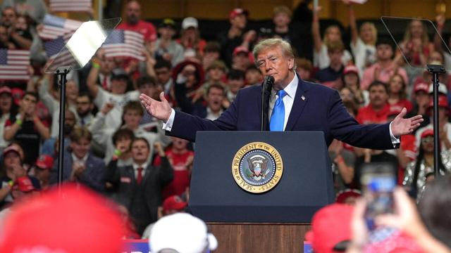 ⚡ NEWSTrump Campaigns in Republican Strongholds Amid Polling DeclinePresident Donald Trump is actively campaigning for midterm election candidates in states he previously won by significant margins. This strategic move signals concern within the Republican Party regarding a drastic slip in GOP support, even in traditionally deep red areas, as polls indicate a...📰  #Geopolitics #GeoWire