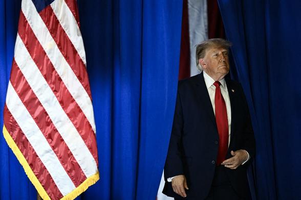 KYIV POST: Trump Says Musk Restored Ukraine's Starshield President Donald Trump says Elon Musk restored Ukraine's military-grade Starshield satellite service after speed restrictions disrupted Ukrainian strike and interceptor drones. The US president declined to confirm reports that he personally intervened. #Ukraine #World #NorthAmerica