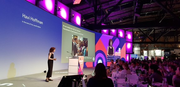 Havi Hoffman on stage at jsconf.eu.
