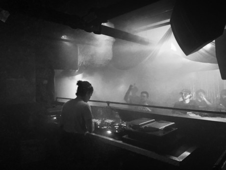 rroxymore djing at smartbar