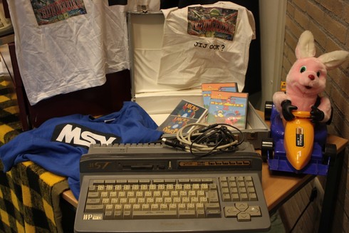 An FS-A1 ST turbo-R MSX, Lucky Darts, Konami Quizz 2, an MSX shirt, two DeltaSoft (Thunderbirds) shirts, and an oldschool Duracell bunny in a race car.