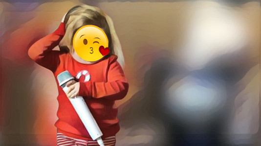 Meme de niña con cara difuminada