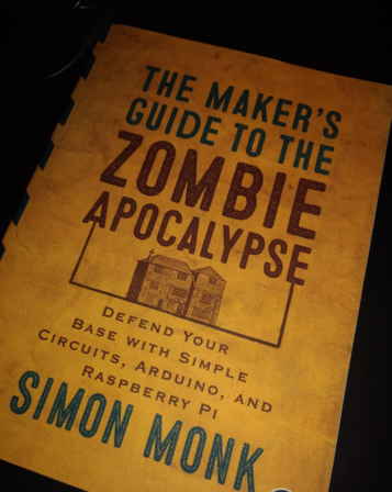 Front-Cover des Buchs "The Maker's Guide to the Zombie Apocalypse - Defend your Base with simple Circuits, Arduino, and Raspberry Pi" von Simon Monk.