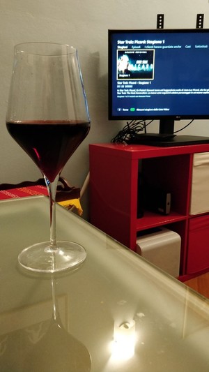 A glass of redwine, on the background a TV with Start Trek: Picard cover