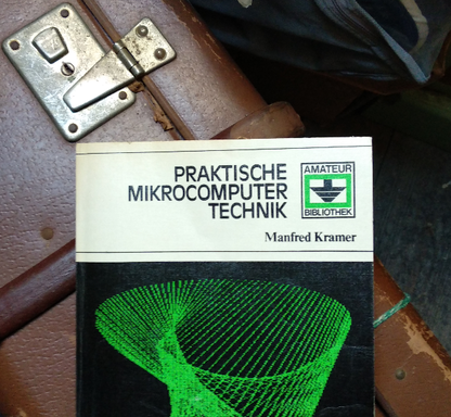 Altes Buch über „Mikrocomputertechnik“