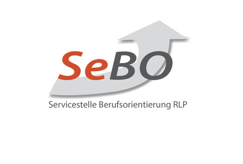 Logo Kürzel SeBO mit hellgrauem Pfeil, Schriftzug Servicestelle Berufsorientierung