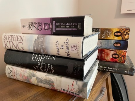 Stacks of Stephen King books: Dark Tower 4-7, Hearts in Atlantis, Black House, Everything’s Eventual, and The Wind Through the Keyhole.