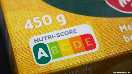 Die Lebensmittelampel Nutri-Score auf einer Verpackung. 
