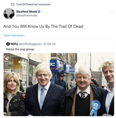 Twittertweet: Foto von Boris Johnson mit Familienangehörigen, dazu die Aufforderung: Name the pop group. Antwort der Sleaford Mods: And You Will Know Us By The trail Of Dead. Retweetet von Trail Of Dead 