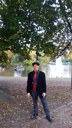 Dallman Ross in the Kurpark following casting call for “the Bacchae” in the Wiesbaden State Theater on 29 October 2022