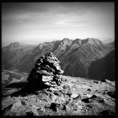 La vista sulle montagne della Catena delle Maddalene dall'altro lato della valle