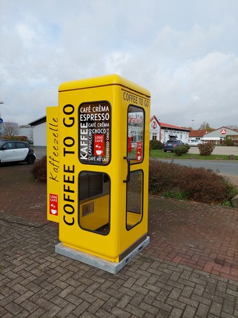 Telefonzelle mit Kaffeeautomat von der Seite