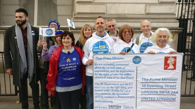 Representatives from the3million and British in Europe holding up a letter to the Prime Minister, urging her to uphold the already agreed EU citizensrights even in case of a no deal Brexit on November 5th, 2018
