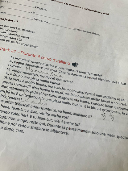 Tekst uit het lesboek Italiaans voor zelfstudie. Vieni con noi al bar Corona?