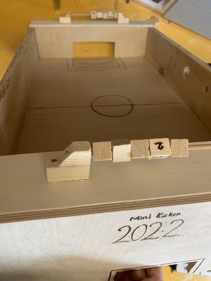 Foto von einem Kicker aus Holz selbst gemacht