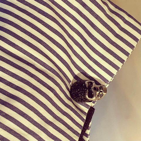 Photo shows black and silver cuff links in the form of a skull 💀 
