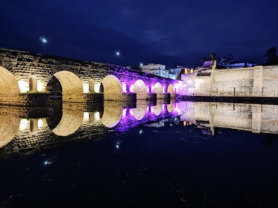 Anochecer en el Puente Romano de Mérida (Extremadura).